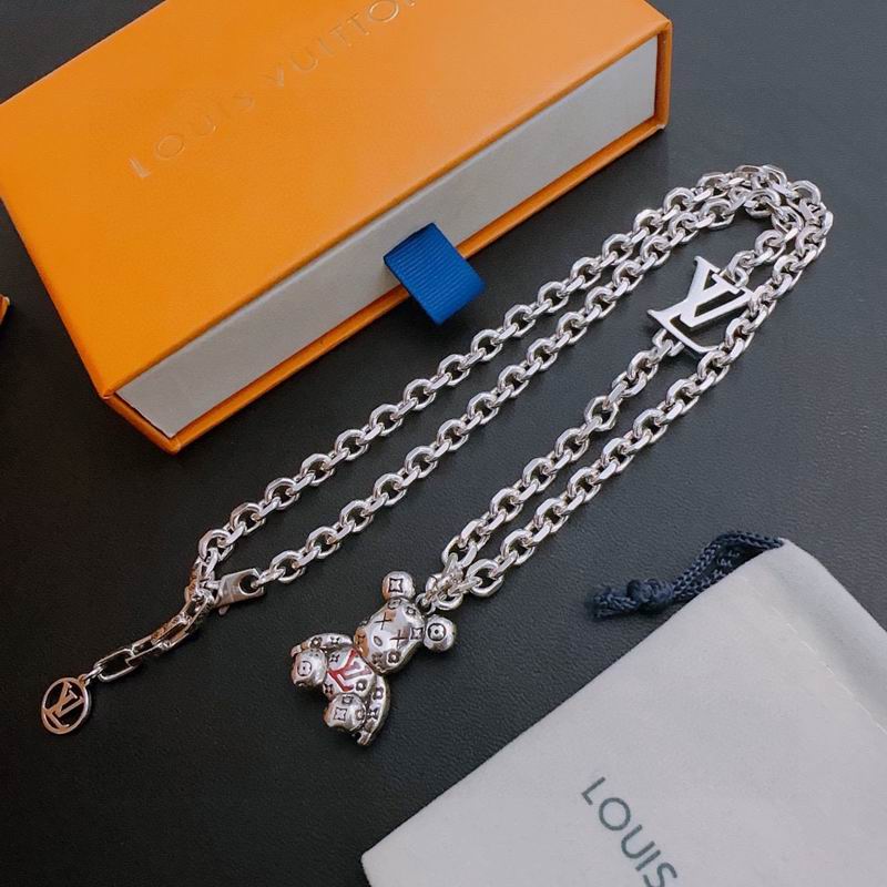 LV Necklace 02lyr05